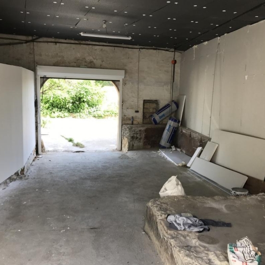  Annonces SOMMIERES : Commerces | CALVISSON (30420) | 80 m2 | 800 &euro; 