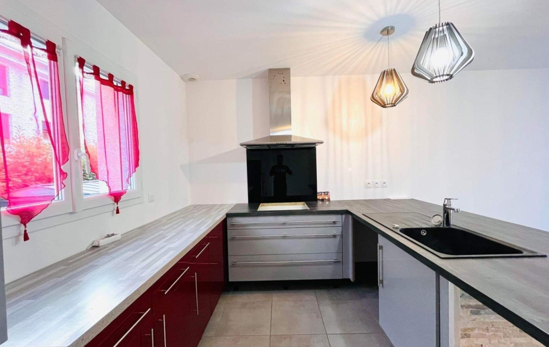 Annonces SOMMIERES : Maison / Villa | SOMMIERES (30250) | 90 m2 | 1 200 &euro; 