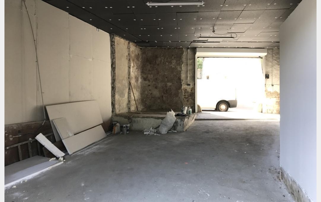 Annonces SOMMIERES : Commerces | CALVISSON (30420) | 80 m2 | 800 &euro; 