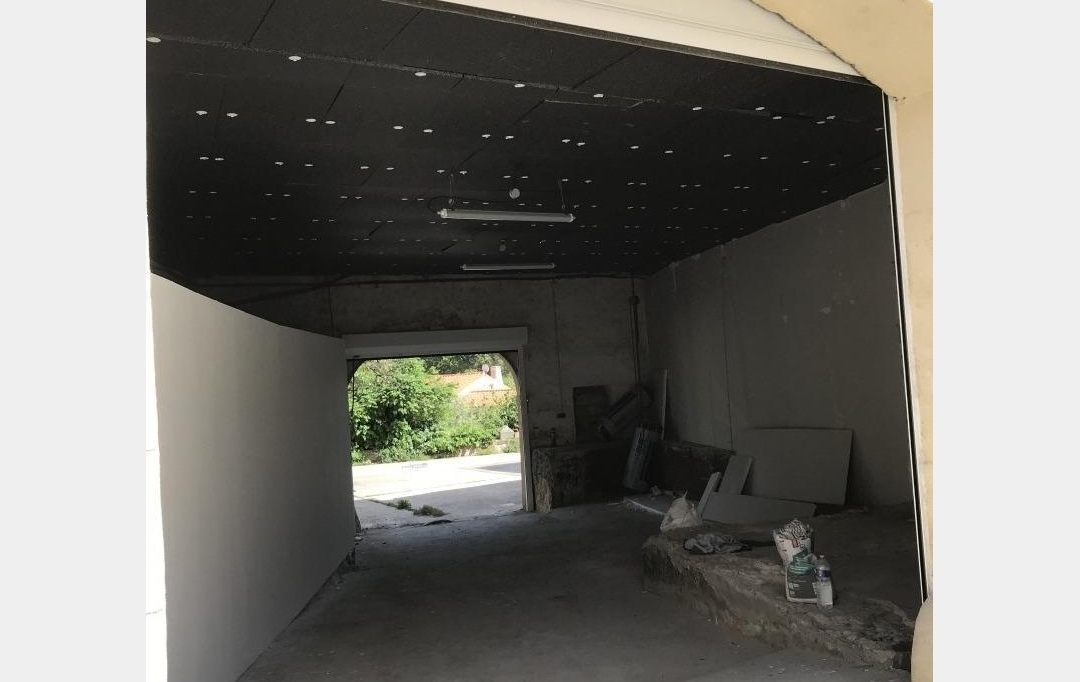 Annonces SOMMIERES : Commerces | CALVISSON (30420) | 80 m2 | 800 &euro; 
